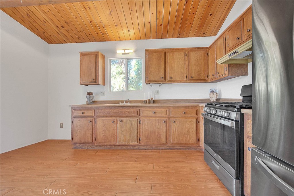 23771 Lakeview Drive Crestline, CA 92325 - Photo 19 of 52