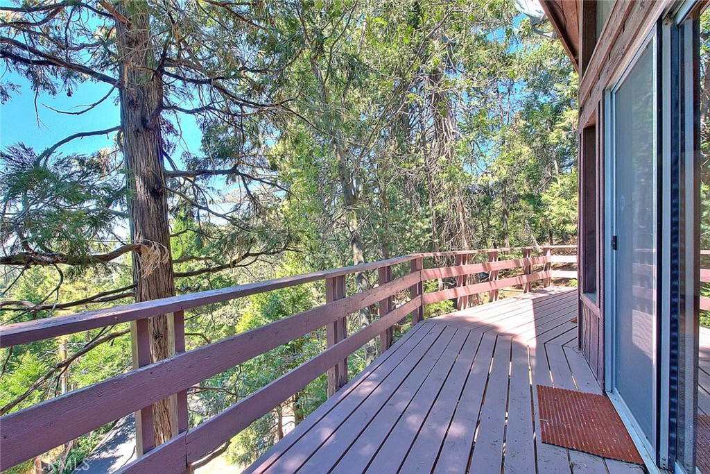 23771 Lakeview Drive Crestline, CA 92325 - Photo 34 of 52