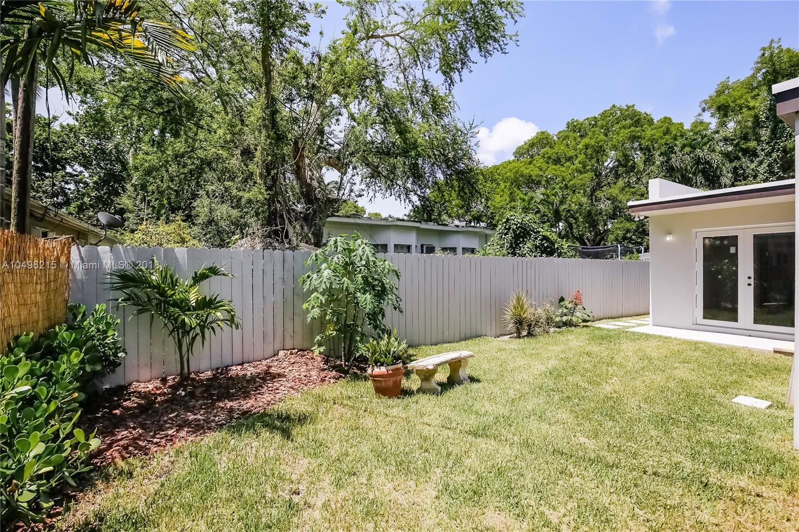 4033 South Le Jeune Road Miami, FL 33146 - Photo 18 of 19 an outdoor space with garden view