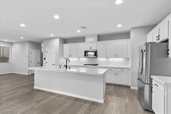 $2,400 | 10423 Stroma Avenue, Las Vegas, NV 89166