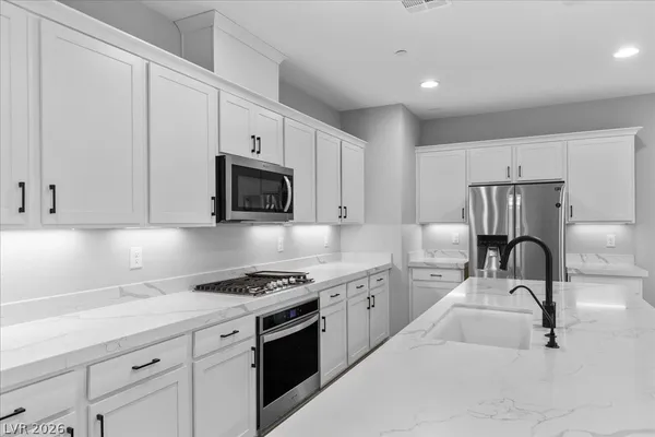 $2,400 | 10423 Stroma Avenue, Las Vegas, NV 89166