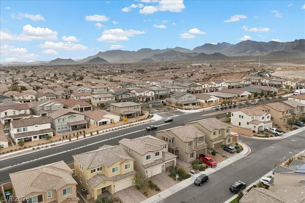 $2,400 | 10423 Stroma Avenue, Las Vegas, NV 89166