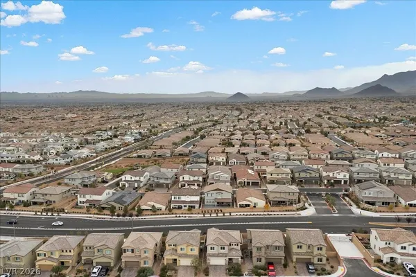 $2,400 | 10423 Stroma Avenue, Las Vegas, NV 89166