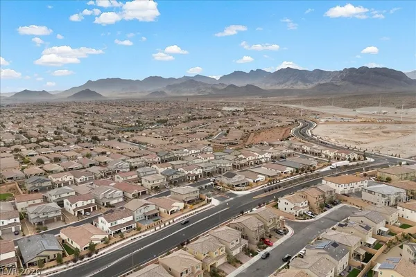 $2,400 | 10423 Stroma Avenue, Las Vegas, NV 89166