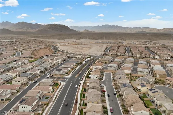 $2,400 | 10423 Stroma Avenue, Las Vegas, NV 89166