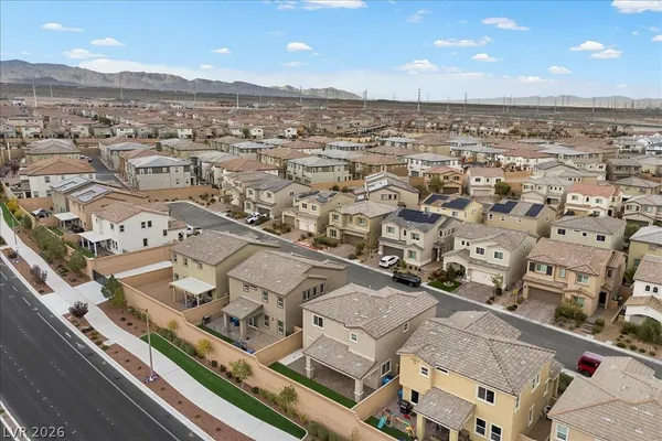 $2,400 | 10423 Stroma Avenue, Las Vegas, NV 89166