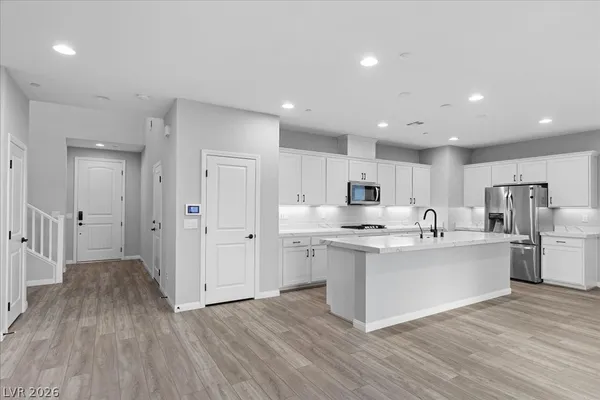 $2,400 | 10423 Stroma Avenue, Las Vegas, NV 89166