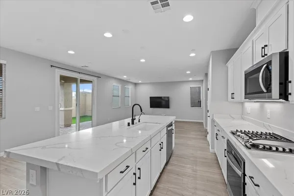 $2,400 | 10423 Stroma Avenue, Las Vegas, NV 89166