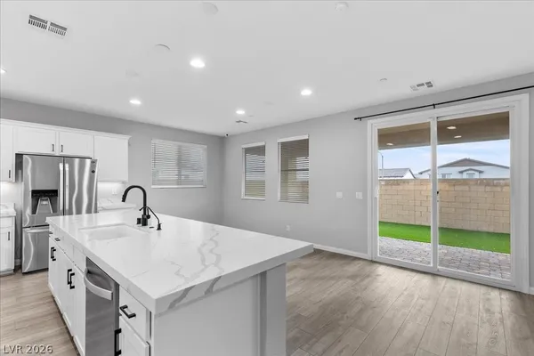 $2,400 | 10423 Stroma Avenue, Las Vegas, NV 89166