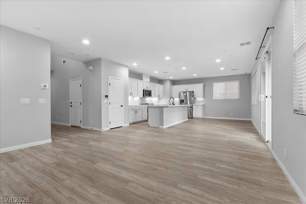 $2,400 | 10423 Stroma Avenue, Las Vegas, NV 89166