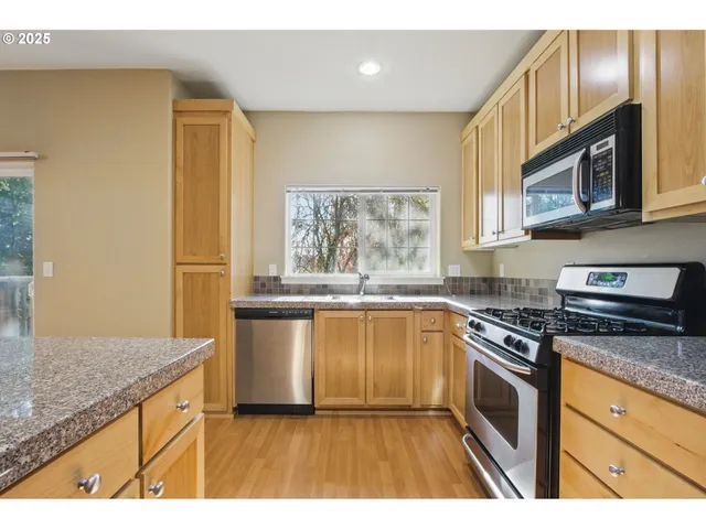 $299,000 | 22864 Southwest Forest Creek Drive, Unit 200, Sherwood, OR 97140