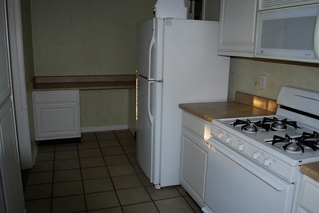 6611 Housman Houston, TX 77055 - Photo 6 of 17 Work space / office nock in kitchen