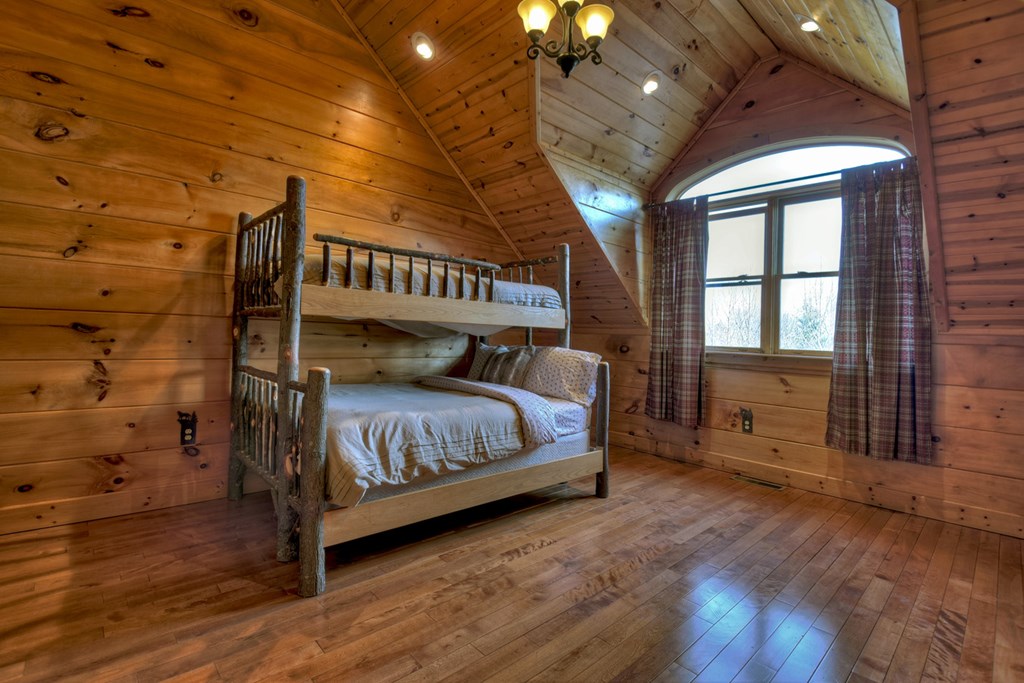 2424 Flagpole Road Ellijay, GA 30540 - Photo 29 of 52 En-Suite on Upper Level