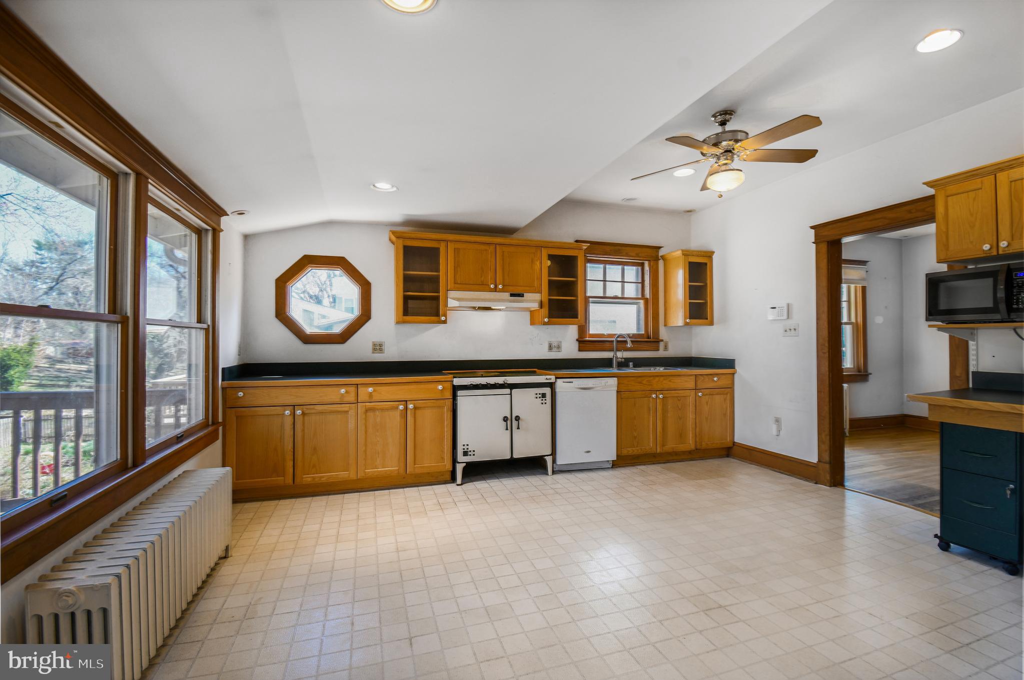753 Silver Spring Avenue Silver Spring, MD 20910 - Photo 6 of 12 Gallery Image 6
