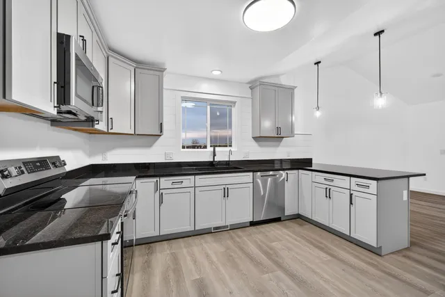 $444,900 | 2081 South Francisco Road, Grass Lake, MI 49240