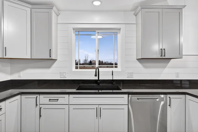 $444,900 | 2081 South Francisco Road, Grass Lake, MI 49240