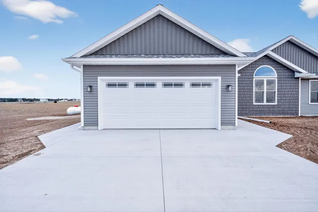 $444,900 | 2081 South Francisco Road, Grass Lake, MI 49240