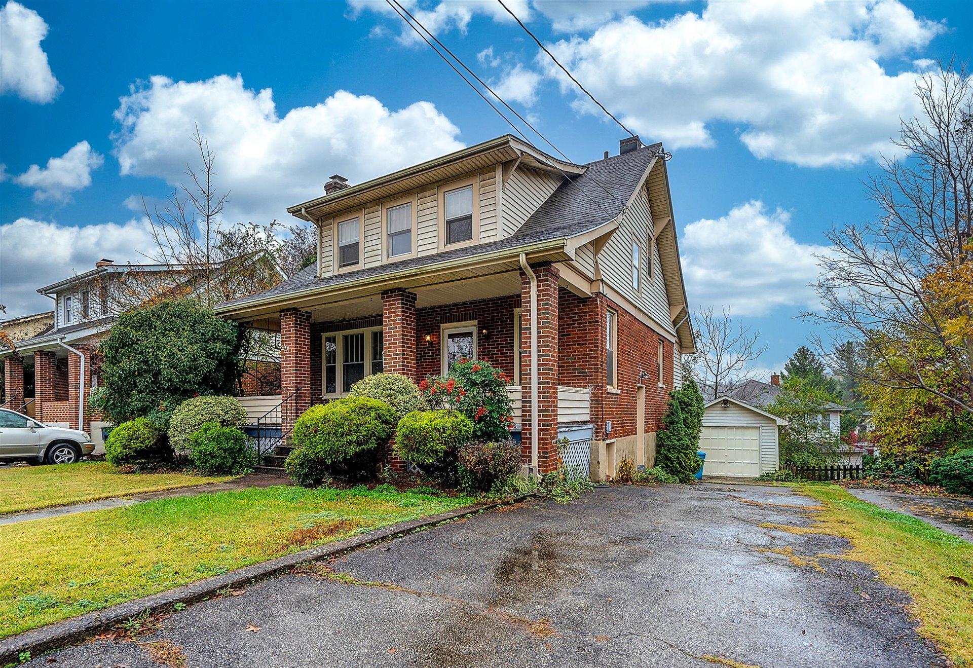 2428 Tillett Road Southwest Roanoke, VA 24015 - Photo 2 of 25 02-DSC00526_27_28_29_30-2