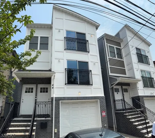 $3,000 | 44 Wainwright Street, Unit 2, Newark, NJ 07112