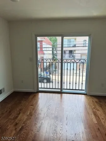 $3,000 | 44 Wainwright Street, Unit 2, Newark, NJ 07112