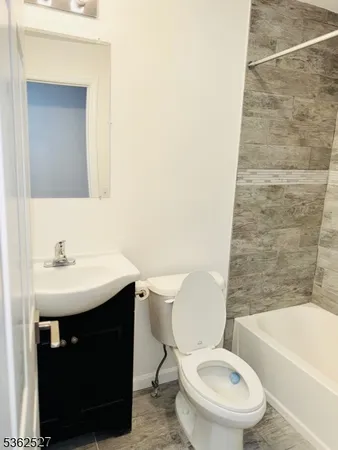 $3,000 | 44 Wainwright Street, Unit 2, Newark, NJ 07112