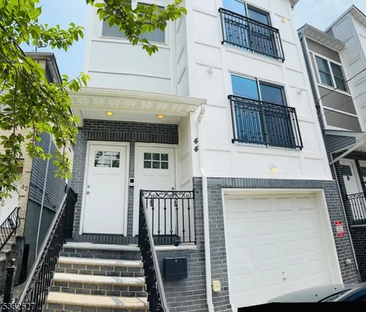 $3,000 | 44 Wainwright Street, Unit 2, Newark, NJ 07112
