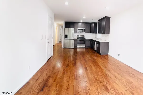 $3,000 | 44 Wainwright Street, Unit 2, Newark, NJ 07112