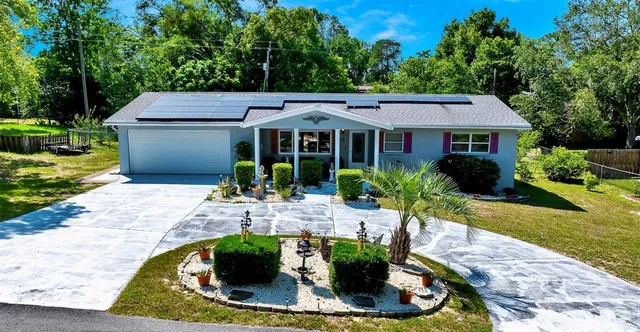 a view of a house with backyard and garden