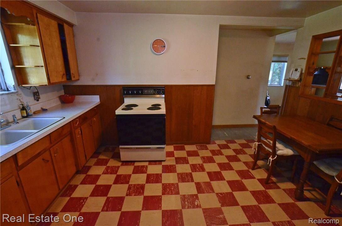 3851 Dearborn Avenue Rochester, MI 48309 - Photo 2 of 12 Kitchen 2.jpg