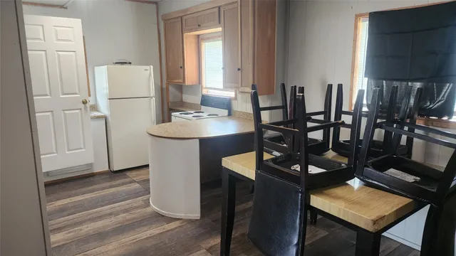 a view of a pathway of a house