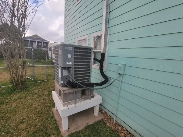 $249,900 | 1010 22nd Street, San Leon, TX 77539