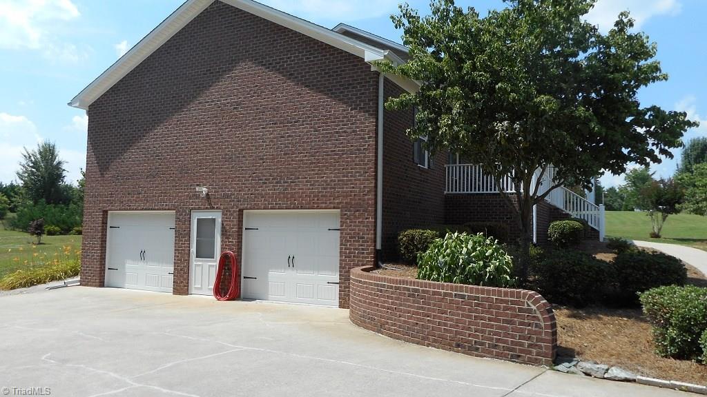 1203 Hege Road Lexington, NC 27295 - Photo 4 of 30 Gallery Image 4