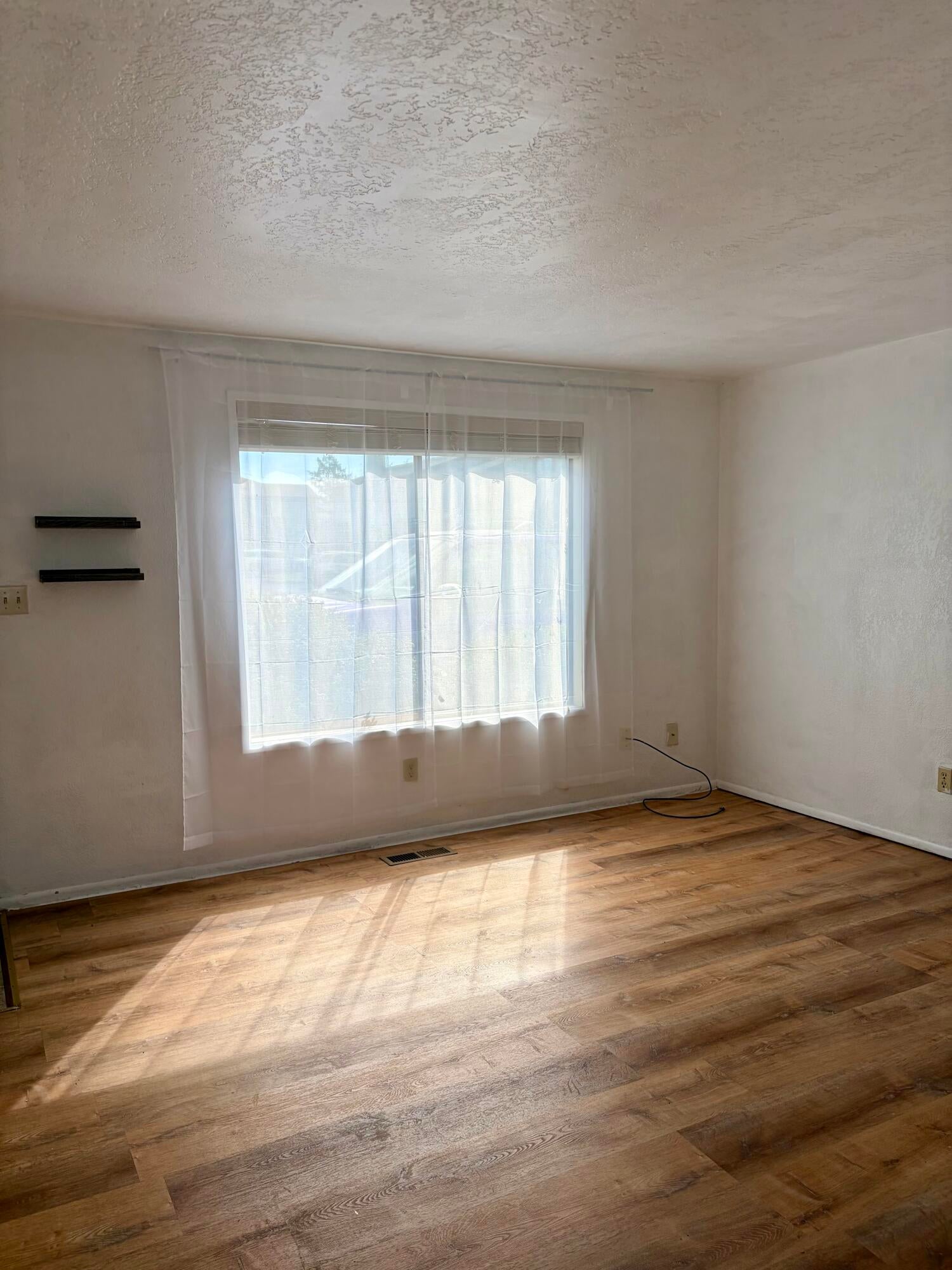 1198 Morrow Road, Unit A Medford, OR 97504 - Photo 5 of 20 Gallery Image 5