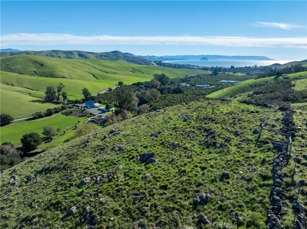 a view of an house with backyard and road