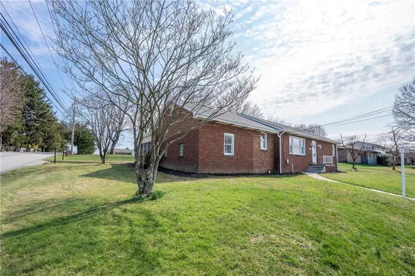 $315,900 | 1104 Lakeview Drive, Latrobe, PA 15650