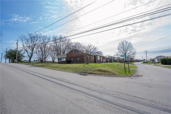 $315,900 | 1104 Lakeview Drive, Latrobe, PA 15650