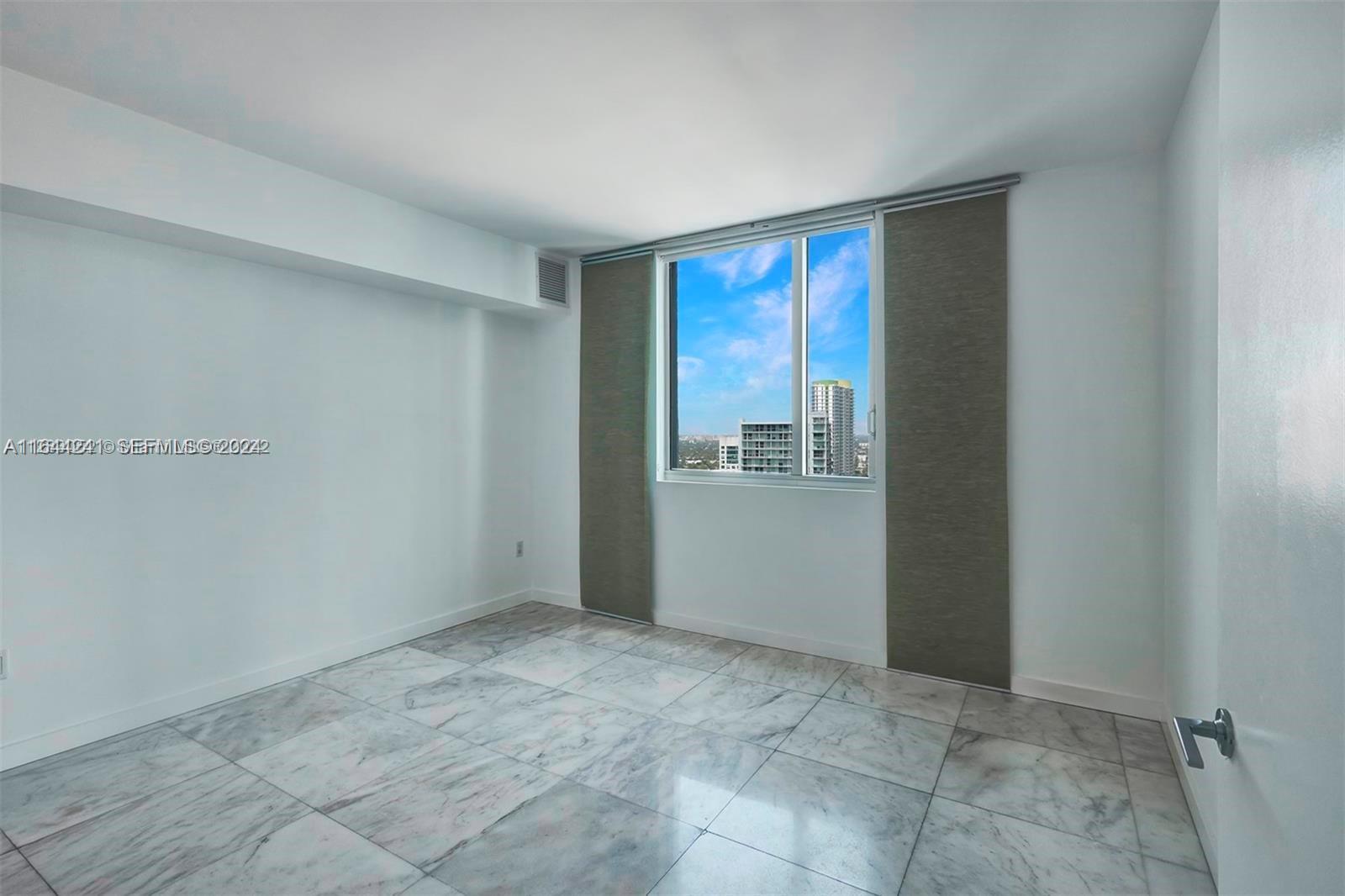 55 Southeast 6th Street, Unit 3401 Miami, FL 33131 - Photo 17 of 19