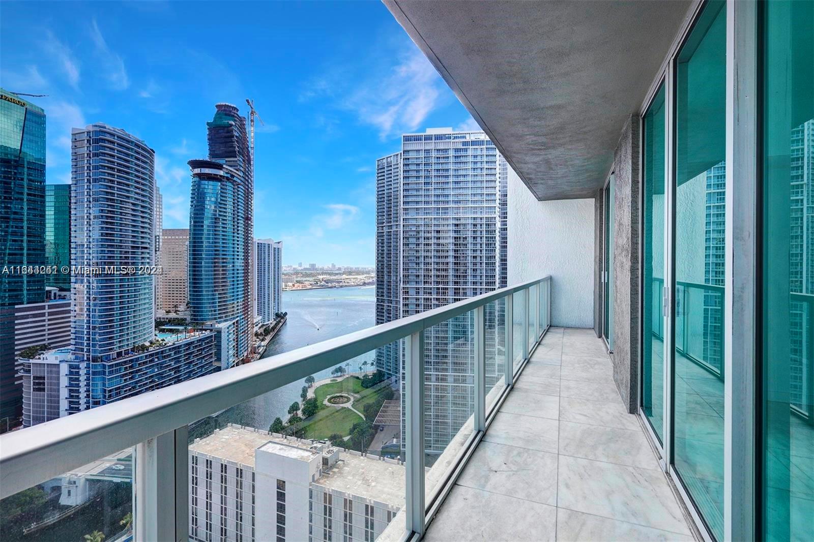 55 Southeast 6th Street, Unit 3401 Miami, FL 33131 - Photo 2 of 19 a view of balcony with city view