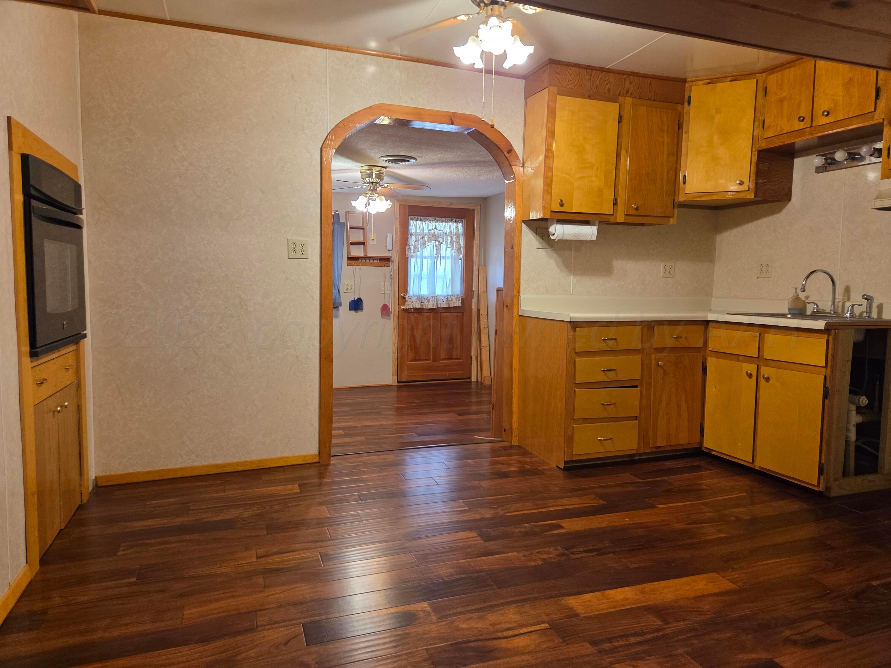 414 South Cedar Street Perryton, TX 79070 - Photo 14 of 47 414 S Cedar St - Sharon Cramer 028