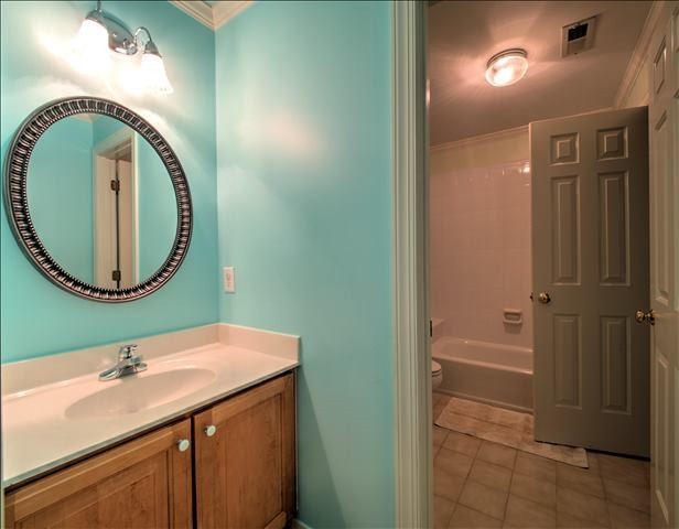 4620 Hidden Harbor Lane Raleigh, NC 27615 - Photo 20 of 25 Jack & Jill Bath