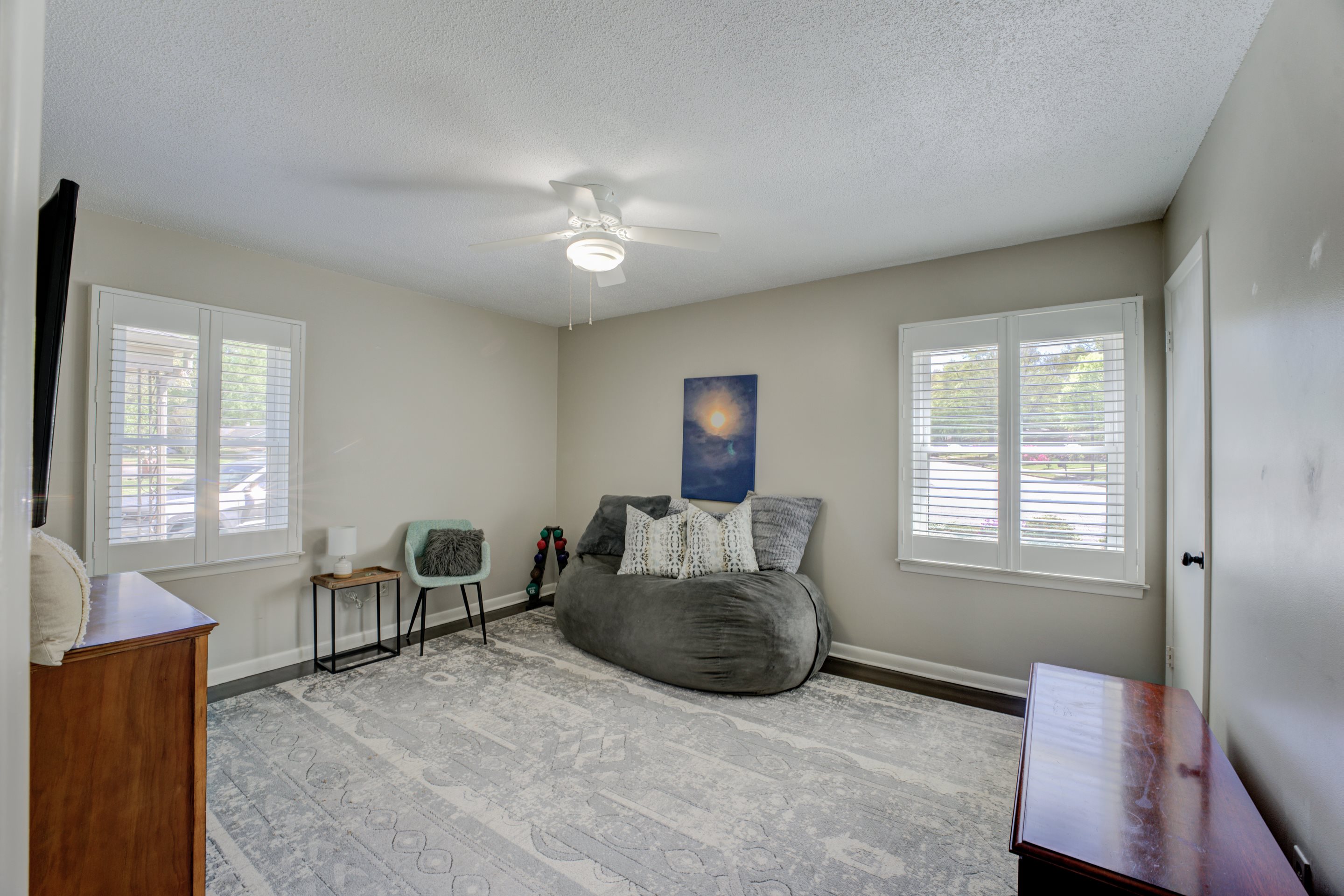 5564 Mason Road Memphis, TN 38120 - Photo 30 of 31 a living room with furniture and a window