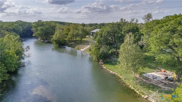 $1,900 | 1250 East Common Street, New Braunfels, TX 78130