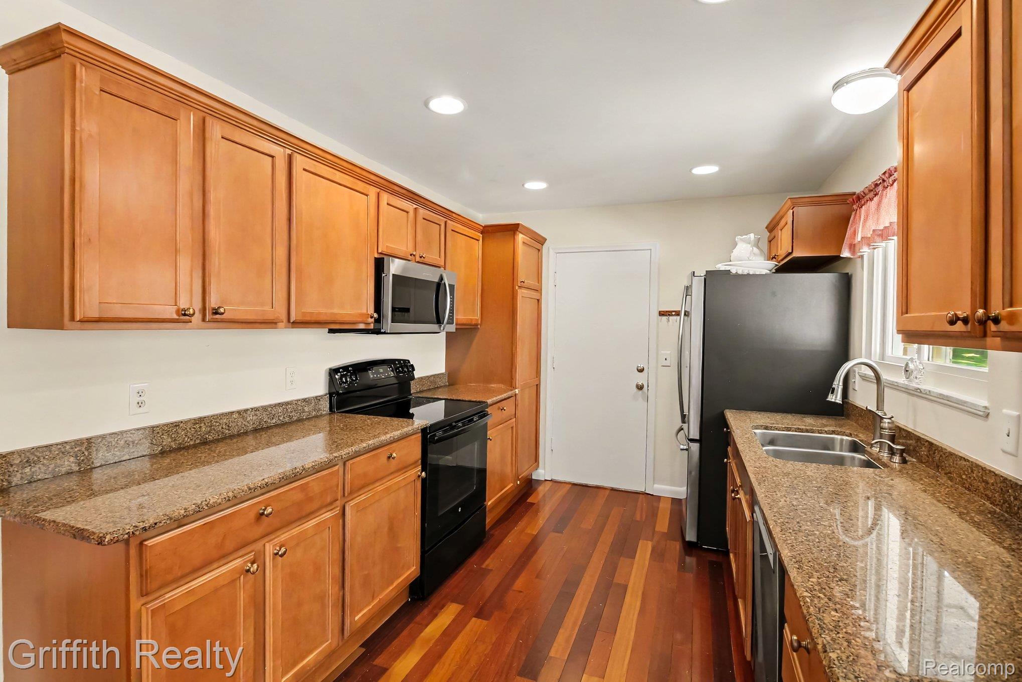 578 East Coon Lake Road Howell, MI 48843 - Photo 8 of 28 007_file_4207.jpg