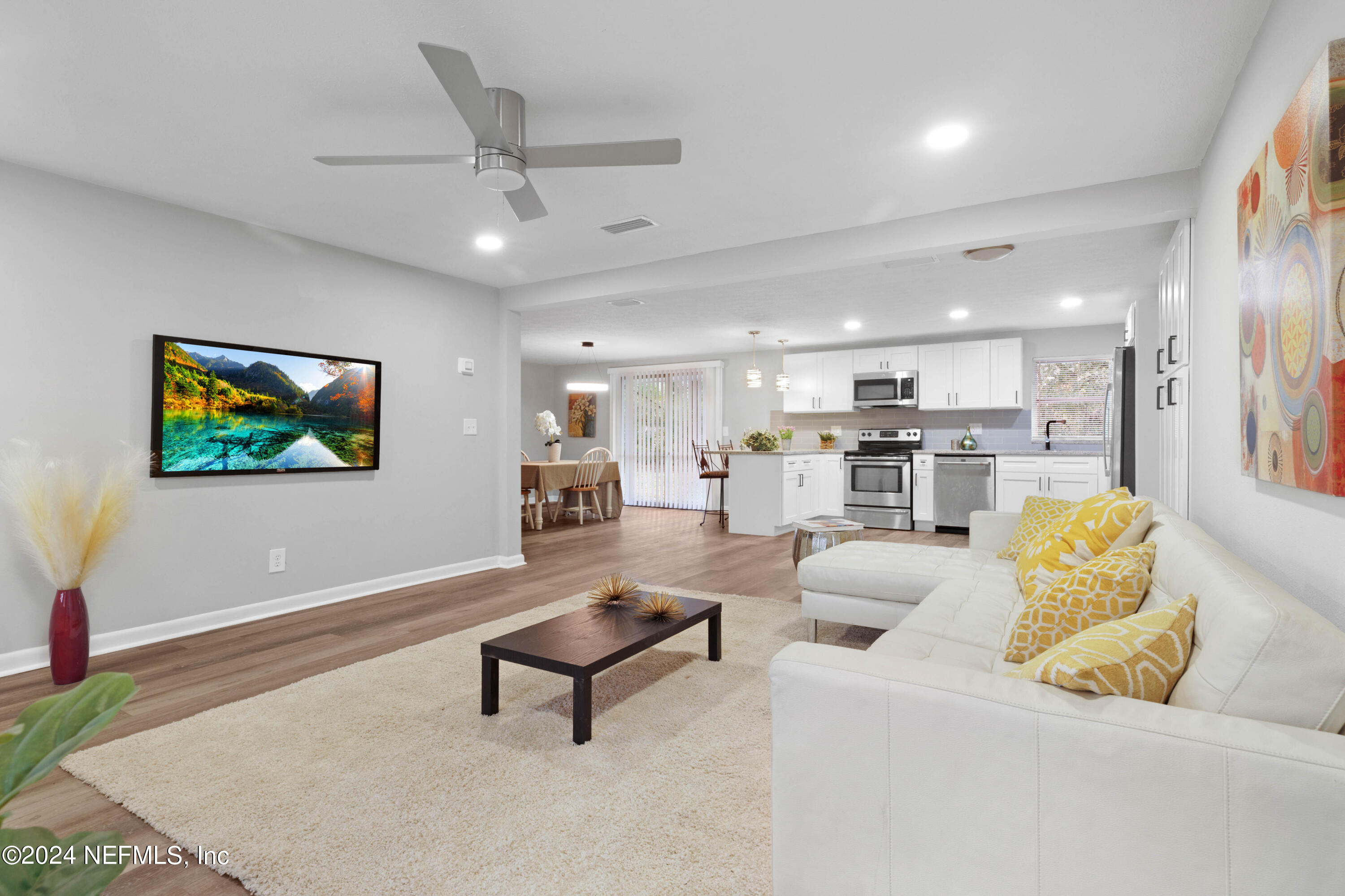 10942 Player Road Jacksonville, FL 32218 - Photo 7 of 39 a living room with furniture and kitchen view