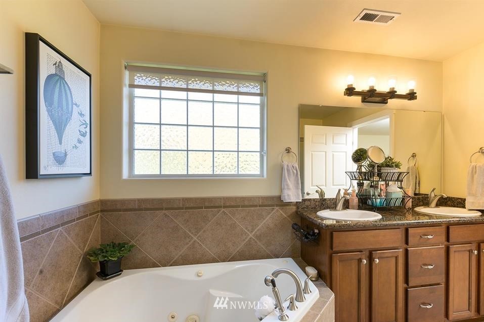 120 Royal Loop Sequim, WA 98382 - Photo 29 of 37 Gallery Image 29