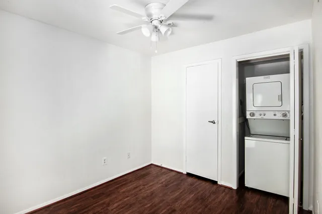 an empty room with a hardwood and a ceiling fan