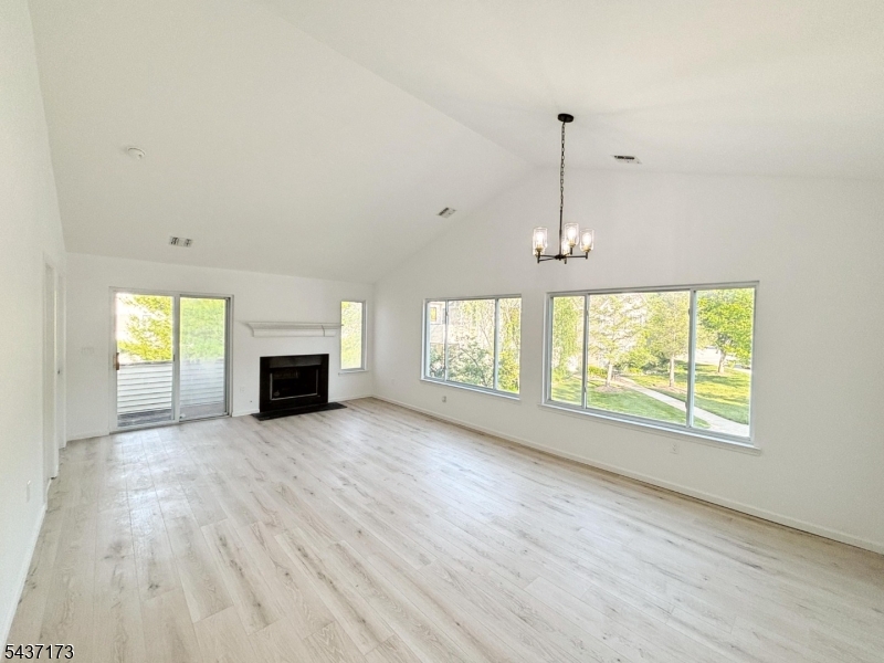 135 Falcon Ridge Way North Hamburg, NJ 07419 - Photo 3 of 10
