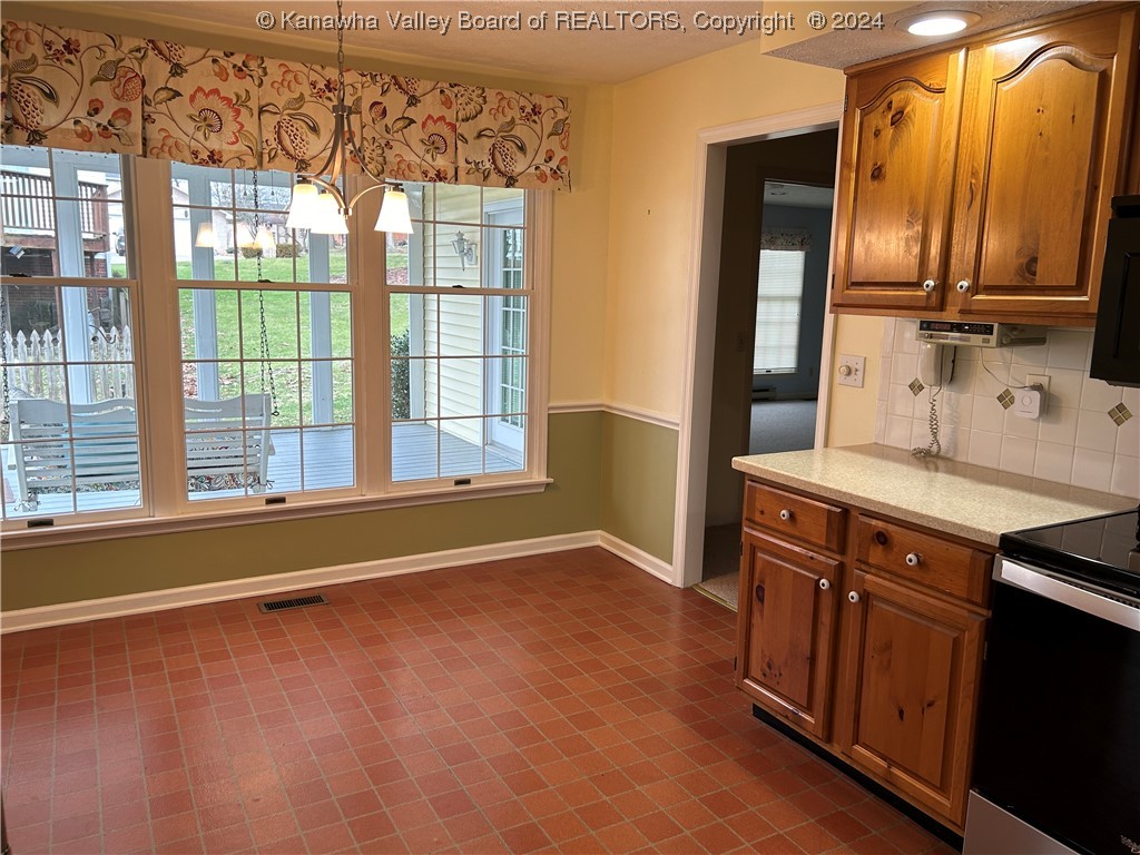 5328 Shadowbrook Road Charleston, WV 25313 - Photo 8 of 28 Eat-in Kitchen