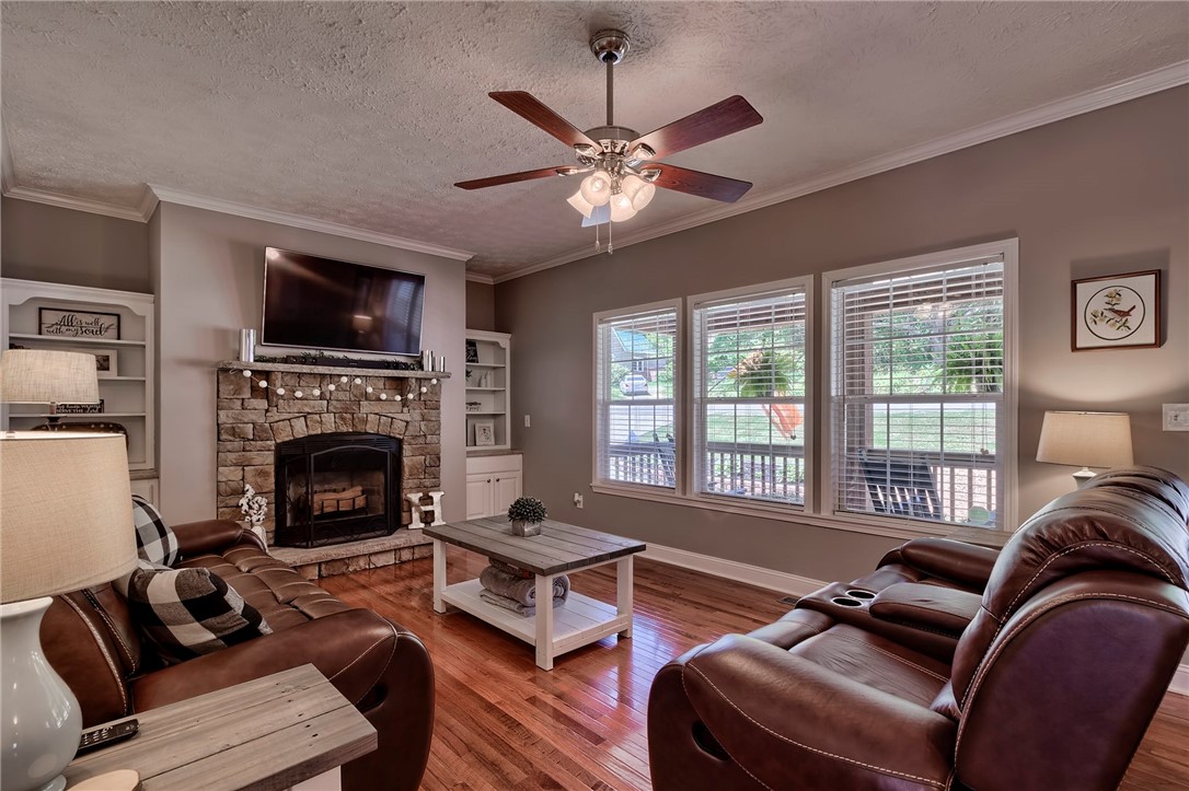 451 Tabor Woods Road Pickens, SC 29671 - Photo 7 of 37