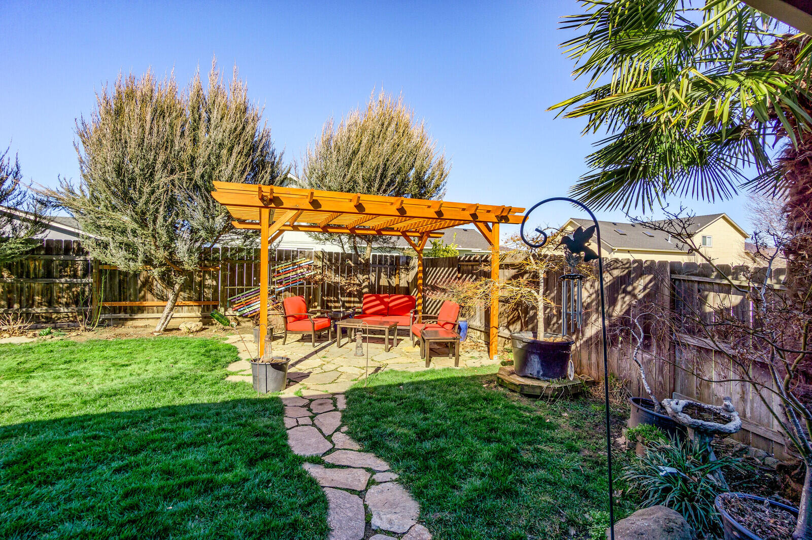 890 Ridgeview Drive Eagle Point, OR 97524 - Photo 28 of 35 a view of outdoor space with garden